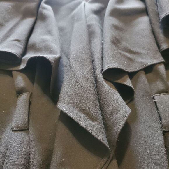 Black Halo  Black Ruffled Overlay Crepe V Neck Mini Sheath Dress Career sz 6 - Picture 6 of 6